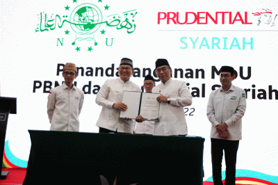 Penandatanganan kerja sama literasi dan inklusi keuangan Syariah di Jakarta, Jumat (16/12/2022).