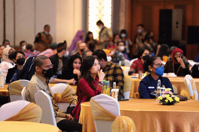 Wamenparekraf Angela Tanoesoedibjo saat memberikan sambutan pada penutupan Rapat Koordinasi Nasional (Rakornas) pariwisata dan ekonomi kreatif (Parekraf) 2022.
