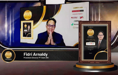 Direktur Utama Bank DKI Fidri Arnaldy menerima penghargaan sebagai Indonesia Most Acclaimed CEO 2022.