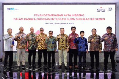 Penandatanganan Akta Inbreng dalam rangka program integrasi BUMN Sub Klaster Semen, di Kantor Kementerian BUMN, Jakarta, Senin (19/12/2022).