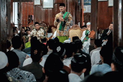 Menparekraf Sandiaga Salahuddin Uno memberikan paparannya ketika berkunjung ke Pondok Pesantren Darul Ulum Banyuanyar Pamekasan, Madura, Minggu (18/12/2022).