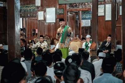 Menparekraf Sandiaga Salahuddin Uno memberikan paparannya ketika berkunjung ke Pondok Pesantren Darul Ulum Banyuanyar Pamekasan, Madura, Minggu (18/12/2022).