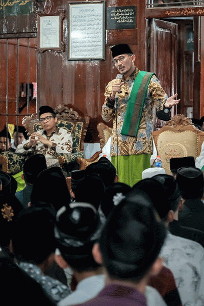 Menparekraf Sandiaga Salahuddin Uno memberikan paparannya ketika berkunjung ke Pondok Pesantren Darul Ulum Banyuanyar Pamekasan, Madura, Minggu (18/12/2022).