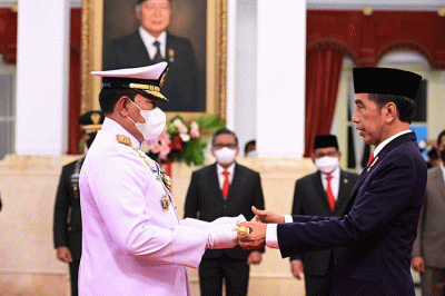 Presiden Joko Widodo melantik dan mengambil sumpah jabatan Laksamana TNI Yudo Margono sebagai Panglima Tentara Nasional Indonesia (TNI) di Istana Negara.