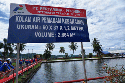 Executive General Manager Pertamina Patra Niaga Sulawesi (tengah) meninjau kesiapan libur Natal dan Tahun Baru (nataru) di TBBM Bitung, Sulawesi Utara.