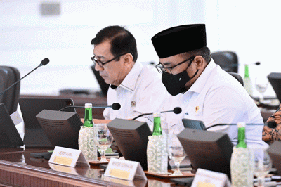 Presiden Joko Widodo menyampaikan sejumlah arahan jelang Natal tahun 2022 dan tahun baru 2023 (Nataru) dalam rapat terbatas yang digelar di Kantor Presiden.