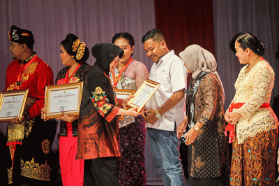 Menteri Sosial Tri Rismaharini memberikan sambutan dalam acara Puncak Peringatan Hari Kesetiakawanan Sosial Nasional dan Hari Disabilitas Internasional 2022.