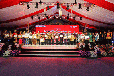 Menteri Sosial Tri Rismaharini memberikan sambutan dalam acara Puncak Peringatan Hari Kesetiakawanan Sosial Nasional dan Hari Disabilitas Internasional 2022.
