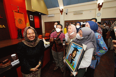 Kepala Divisi Litbang MNC Portal Indonesia, Wiendy Hapsari, sukses meraih gelar Doktor Bidang Kriminologi dari Universitas Indonesia dengan predikat cumlaude.