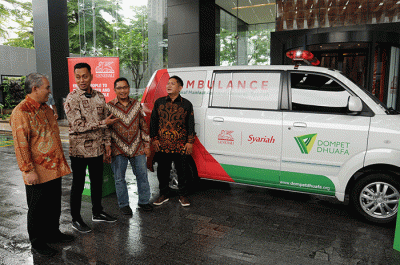 Serah terima ambulance wakaf manfaat asuransi jiwa syariah PT Asuransi Jiwa Generali Indonesia (Generali Indonesia) yang disalurkan melalui Dompet Dhuafa.