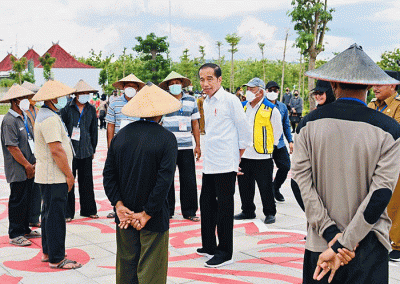 Presiden Joko Widodo bersama Iriana Joko Widodo meresmikan Bendungan Semantok yang terletak di Kabupaten Nganjuk, Provinsi Jawa Timur, Selasa (20/12/2022).