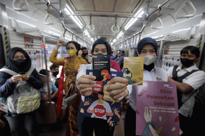 Sosialisasi anti pelecehan seksual dalam rangka memperingati Hari Ibu di Stasiun BNI City, Jakarta Pusat, Kamis (22/12/2022).