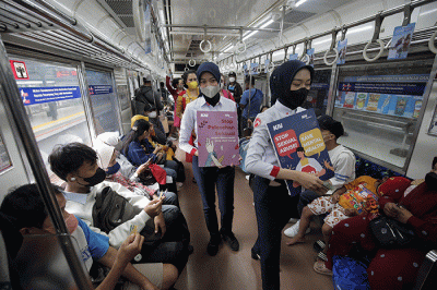 Sosialisasi anti pelecehan seksual dalam rangka memperingati Hari Ibu di Stasiun BNI City, Jakarta Pusat, Kamis (22/12/2022).