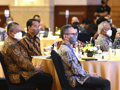 Presiden Joko Widodo menghadiri acara Outlook Perekonomian Indonesia Tahun 2023 yang digelar di Hotel The Ritz Carlton, Jakarta, Rabu (21/12/2022).