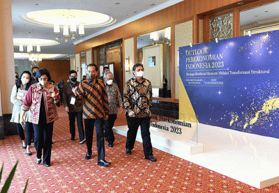 Presiden Joko Widodo menghadiri acara Outlook Perekonomian Indonesia Tahun 2023 yang digelar di Hotel The Ritz Carlton, Jakarta, Rabu (21/12/2022).