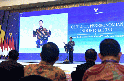 Presiden Joko Widodo menghadiri acara Outlook Perekonomian Indonesia Tahun 2023 yang digelar di Hotel The Ritz Carlton, Jakarta, Rabu (21/12/2022).