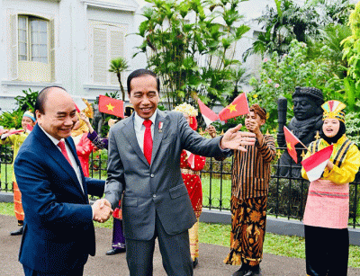 Presiden Joko Widodo menyambut kunjungan kenegaraan Presiden Republik Sosialis Vietnam Nguyễn Xuân Phúc, di Istana Kepresidenan Bogor, Jawa Barat.