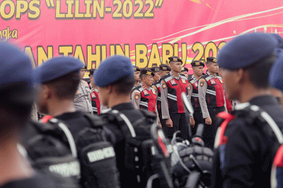 Panglima TNI Laksamana Yudo Margono dan Kapolri Jenderal Listyo Sigit Prabowo memimpin apel persiapan pengamanan Natal dan tahun baru 2023 di kawasan Monas.