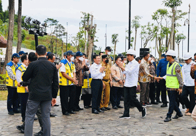 Presiden Joko Widodo kembali meresmikan salah satu bendungan kering yang diharapkan mampu mengendalikan banjir ibu kota yaitu Bendungan Sukamahi.