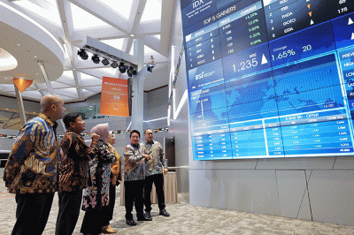 Seremoni pembukaan perdagangan Bursa Efek Indonesia dalam rangka pelaksanaan right issue PT Bank Syariah Indonesia Tbk (BRIS) di Bursa Efek Indonesia, Jakarta.