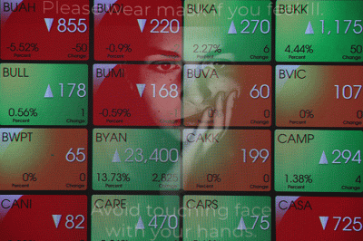 Layar menampilkan pergerakan Indeks Harga Saham Gabungan (IHSG) di Bursa Efek Indonesia, Jakarta, Selasa (27/12/2022).