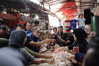 Menteri Perdagangan Zulkifli Hasan saat meninjau Pasar Natar di Kabupaten Lampung Selatan, Lampung, Rabu (28/12/2022).
