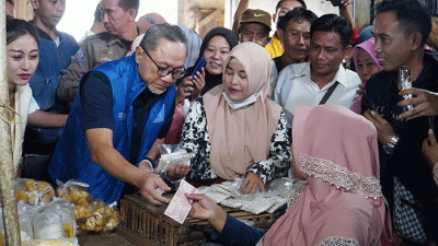 Menteri Perdagangan Zulkifli Hasan saat meninjau Pasar Natar di Kabupaten Lampung Selatan, Lampung, Rabu (28/12/2022).
