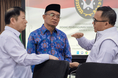 Rapat penyusunan Peraturan Presiden (Perpres) tentang Pendampingan Pembangunan bersama sejumlah menteri di Kantor Kemko PMK, Jakarta, Selasa (27/12/2022).