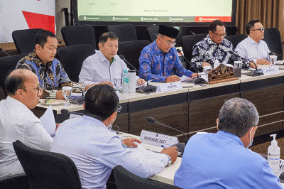 Rapat penyusunan Peraturan Presiden (Perpres) tentang Pendampingan Pembangunan bersama sejumlah menteri di Kantor Kemko PMK, Jakarta, Selasa (27/12/2022).
