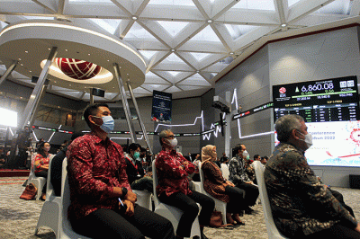 Direktur Utama PT Bursa Efek Indonesia (BEI) Iman Rachman menyampaikan paparannya dalam acara Konferensi Pers Akhir Tahun 2022 di Bursa Efek Indonesia.