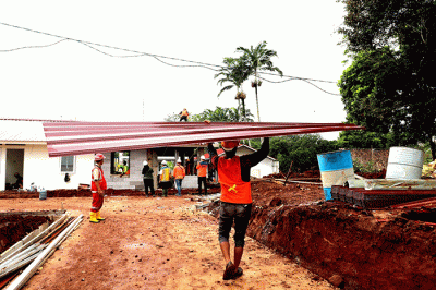 Proses pembangunan hunian tetap (huntap) untuk relokasi warga terdampak gempa bumi di Desa Sirnagalih, kecamatan Cilaku, Kabupaten Cianjur, Jawa Barat.