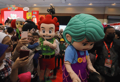 Serial animasi Kiko & Lola menyapa penggemar saat menggelar Meet and Greet dalam acara Kids FanFest Indonesia 2022 di Hall A, Jakarta Convention Center (JCC).