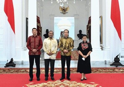 Presiden Joko Widodo menerima Menteri Luar Negeri Malaysia Dato’ Seri Diraja Zambry Abdul Kadir beserta delegasi di Istana Merdeka, Jakarta, Jumat (30/12/2022).
