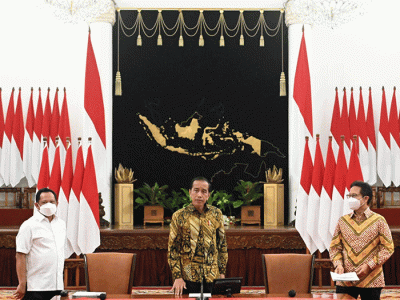 Presiden Joko Widodo memberikan keterangan terkait pencabutan kebijakan Pemberlakuan Pembatasan Kegiatan Masyarakat (PPKM) saat jumpa pers di Istana Negara.