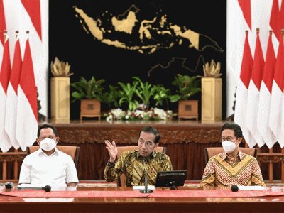 Presiden Joko Widodo memberikan keterangan terkait pencabutan kebijakan Pemberlakuan Pembatasan Kegiatan Masyarakat (PPKM) saat jumpa pers di Istana Negara.