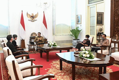 Presiden Joko Widodo menerima Sekretaris Jenderal (Sekjen) ASEAN Dato’ Lim Jock Hoi beserta delegasi di Istana Merdeka, Jakarta, Jumat (30/12/2022).
