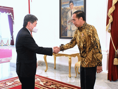 Presiden Joko Widodo menerima Sekretaris Jenderal (Sekjen) ASEAN Dato’ Lim Jock Hoi beserta delegasi di Istana Merdeka, Jakarta, Jumat (30/12/2022).