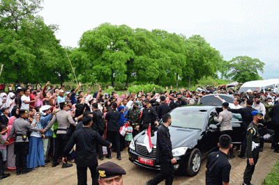 Presiden Joko Widodo dan Iriana Joko Widodo berkunjung ke Pasar Utan, Kabupaten Sumbawa, dalam kunjungan kerjanya ke Provinsi Nusa Tenggara Barat.