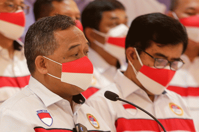 Kepala BP2MI Benny Rhamdani (tengah) memberikan keterangan dalam Laporan Publik Akhir Tahun 2022 di Jakarta, Jumat (30/12/2022).