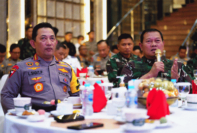 Dalam dialognya Panglima TNI selalu menekankan agar dalam menyambut malam pergantian tahun dilaksanakan dengan tidak eforia yang berlebihan.