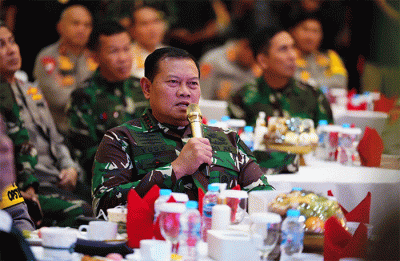 Dalam dialognya Panglima TNI selalu menekankan agar dalam menyambut malam pergantian tahun dilaksanakan dengan tidak eforia yang berlebihan.