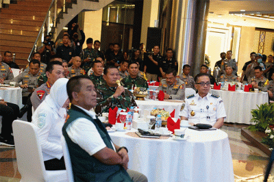 Dalam dialognya Panglima TNI selalu menekankan agar dalam menyambut malam pergantian tahun dilaksanakan dengan tidak eforia yang berlebihan.