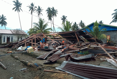 Sejumlah rumah warga Kabupaten Mamuju, Provinsi Sulawesi Barat, mengalami kerusakan akibat angin kencang.