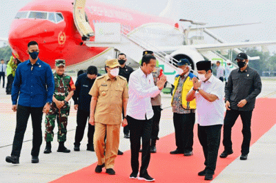Presiden Joko Widodo melakukan kunjungan kerja di Provinsi Riau, Rabu (4/1/2023).