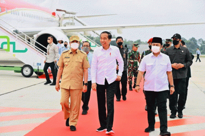 Presiden Joko Widodo melakukan kunjungan kerja di Provinsi Riau, Rabu (4/1/2023).