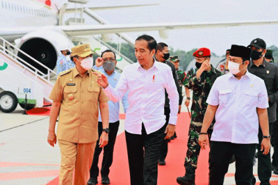 Presiden Joko Widodo melakukan kunjungan kerja di Provinsi Riau, Rabu (4/1/2023).