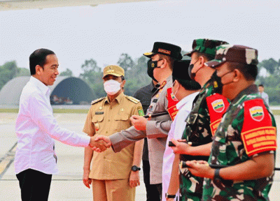 Presiden Joko Widodo melakukan kunjungan kerja di Provinsi Riau, Rabu (4/1/2023).