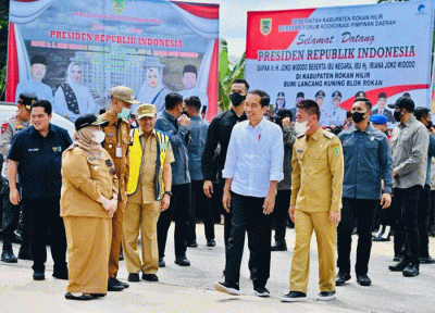 Presiden Joko Widodo meresmikan sistem penyediaan air minum (SPAM) regional Durolis (Dumai-Rokan Hilir-Bengkalis), Kamis (5/1/2023).