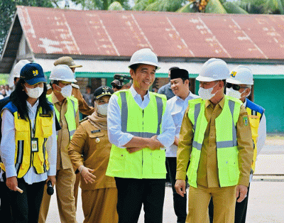Presiden Joko Widodo meresmikan sistem penyediaan air minum (SPAM) regional Durolis (Dumai-Rokan Hilir-Bengkalis), Kamis (5/1/2023).