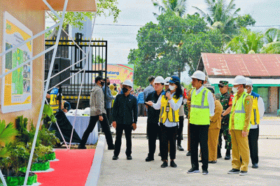 Presiden Joko Widodo meresmikan sistem penyediaan air minum (SPAM) regional Durolis (Dumai-Rokan Hilir-Bengkalis), Kamis (5/1/2023).